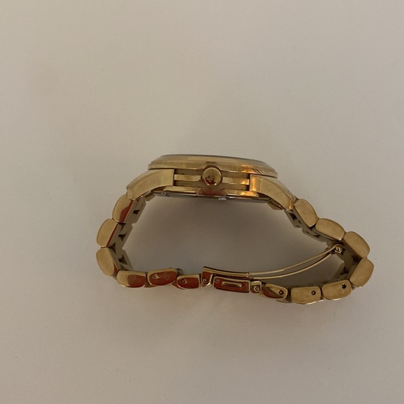 Gold Michael Kors Watch. - Picture 3 of 6